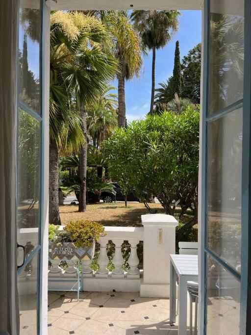 Beautiful Garden Apartment Steps From The Beach Menton Exterior photo