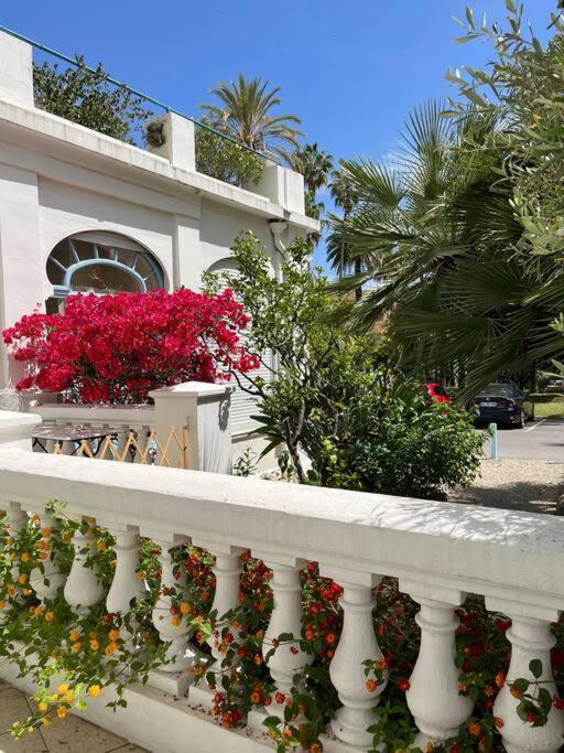 Beautiful Garden Apartment Steps From The Beach Menton Exterior photo