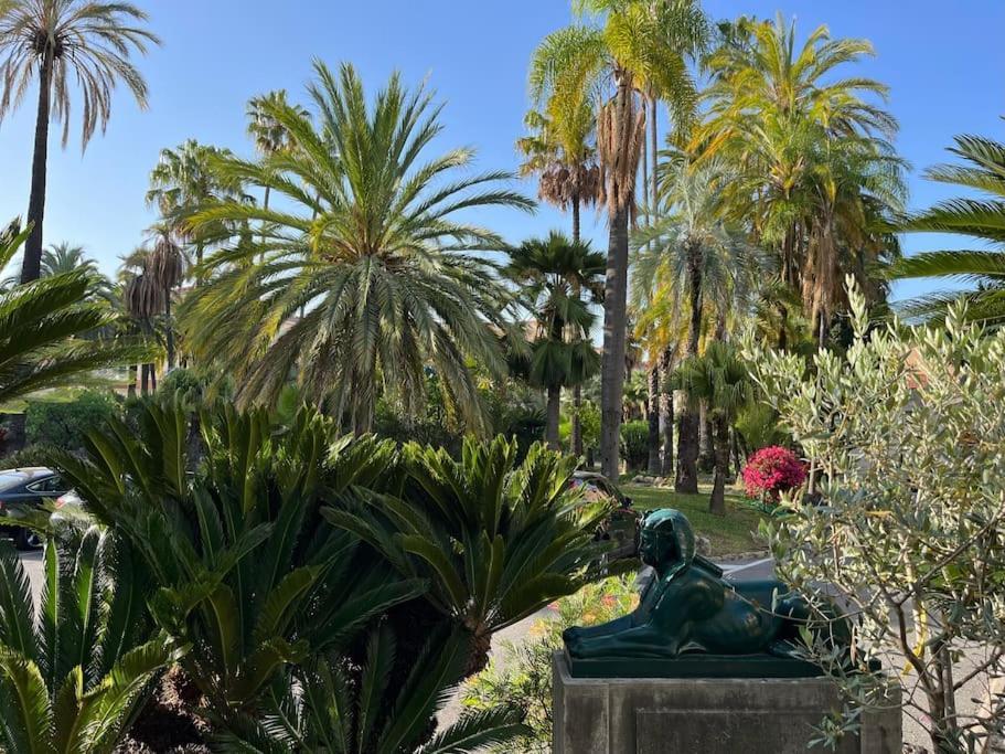 Beautiful Garden Apartment Steps From The Beach Menton Exterior photo