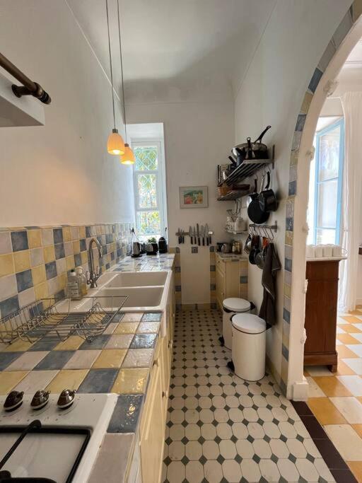 Beautiful Garden Apartment Steps From The Beach Menton Exterior photo